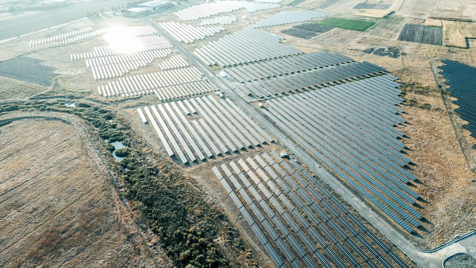Luftaufnahme des Solarparks Sveti Nikole